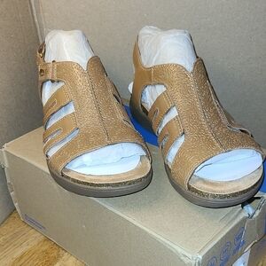 Clarks April Belle Tan Leather Sandals Women Size 8